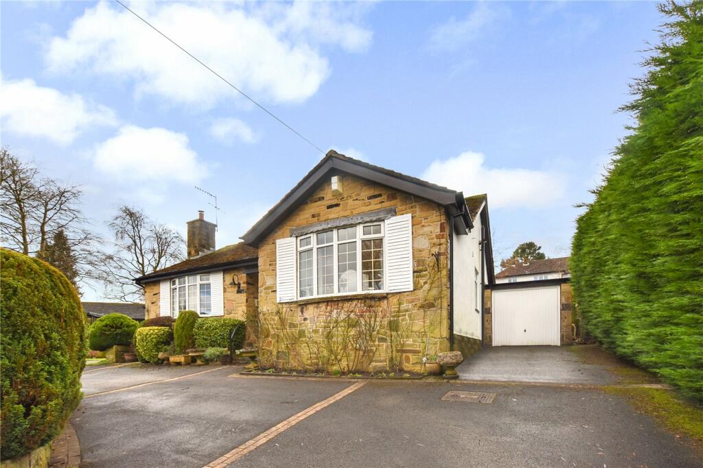 2 bedroom bungalow for sale in Fairway Close, Guiseley, Leeds, West