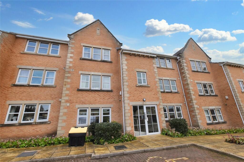 3 bedroom apartment for sale in Henshaw Mews, Yeadon, Leeds, West