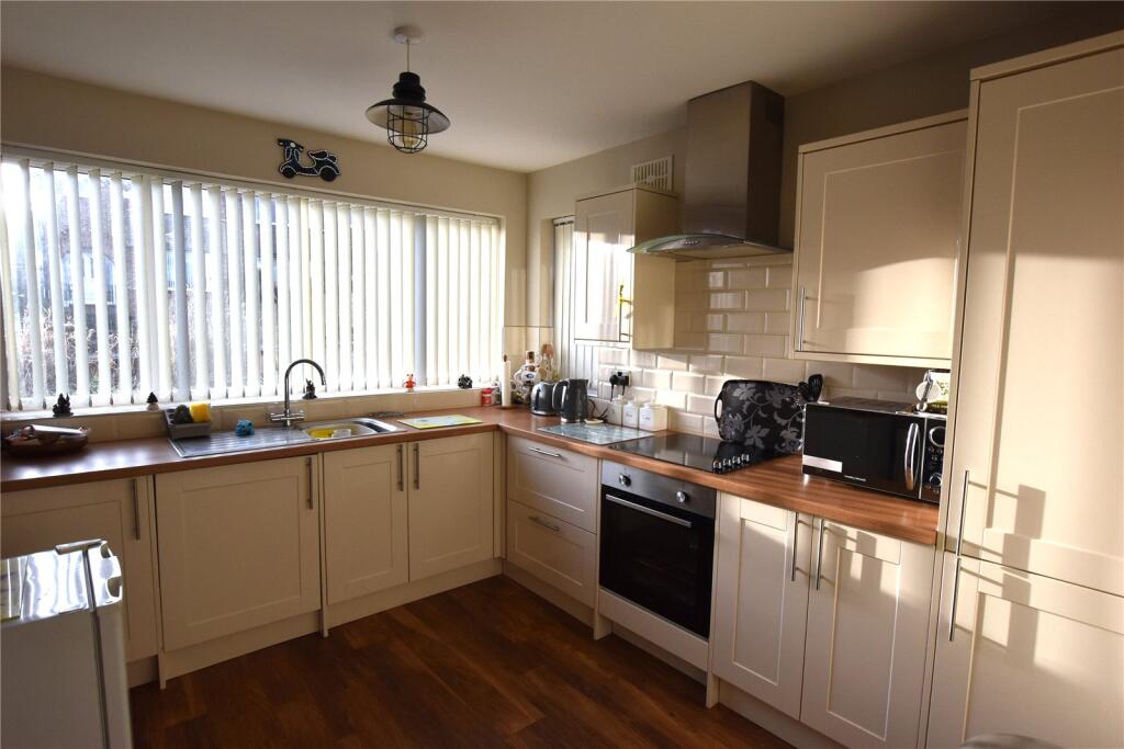 Additional property image - Simpson Grove, Bradford, West Yorkshire