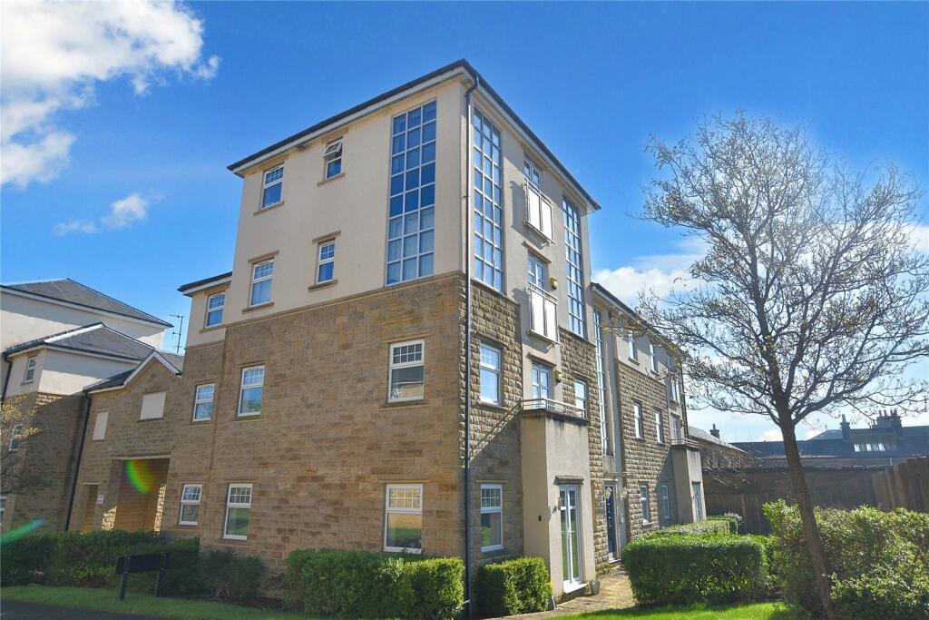 2 bedroom apartment for sale in Burnstall Crescent, Menston, Ilkley, LS29
