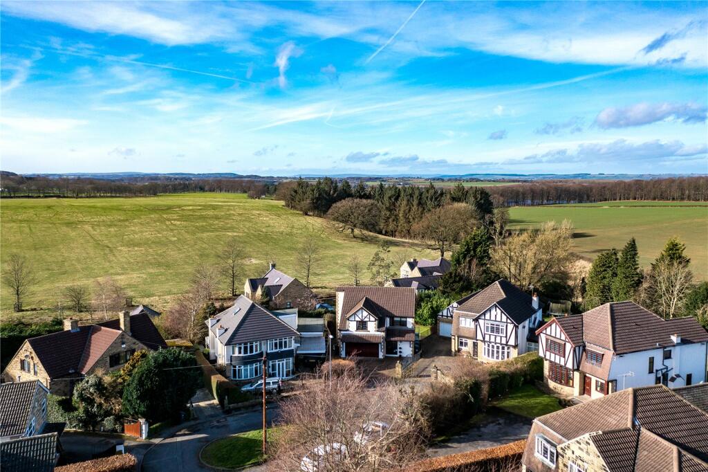 4 bedroom detached house for sale in Wigton Grove, Alwoodley, Leeds