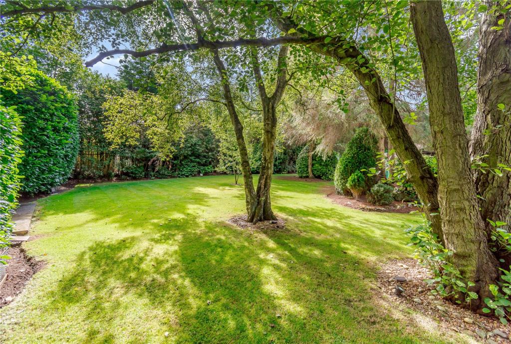 7 bedroom detached house for sale in The Manor, Manor House Lane, Alwoodley, Leeds, West