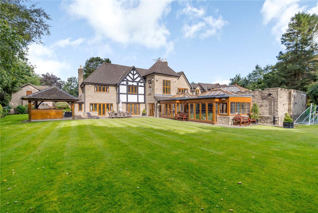 7 bedroom detached house for sale in The Manor, Manor House Lane, Alwoodley, Leeds, West