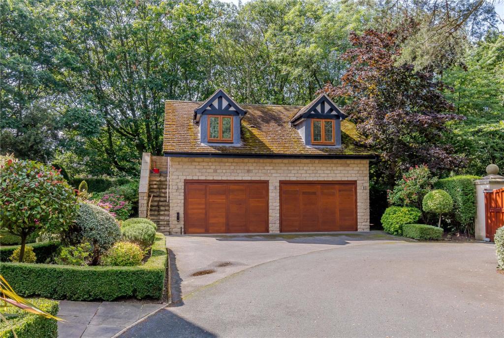 7 bedroom detached house for sale in The Manor, Manor House Lane, Alwoodley, Leeds, West