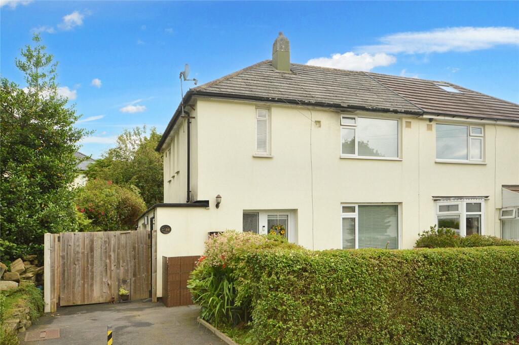 2 bedroom semidetached house for sale in Luttrell Crescent, Lawnswood