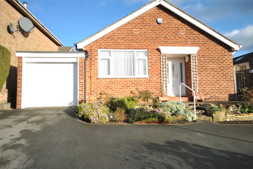 2 bedroom bungalow for sale in Blackwood Avenue, Cookridge, Leeds, West