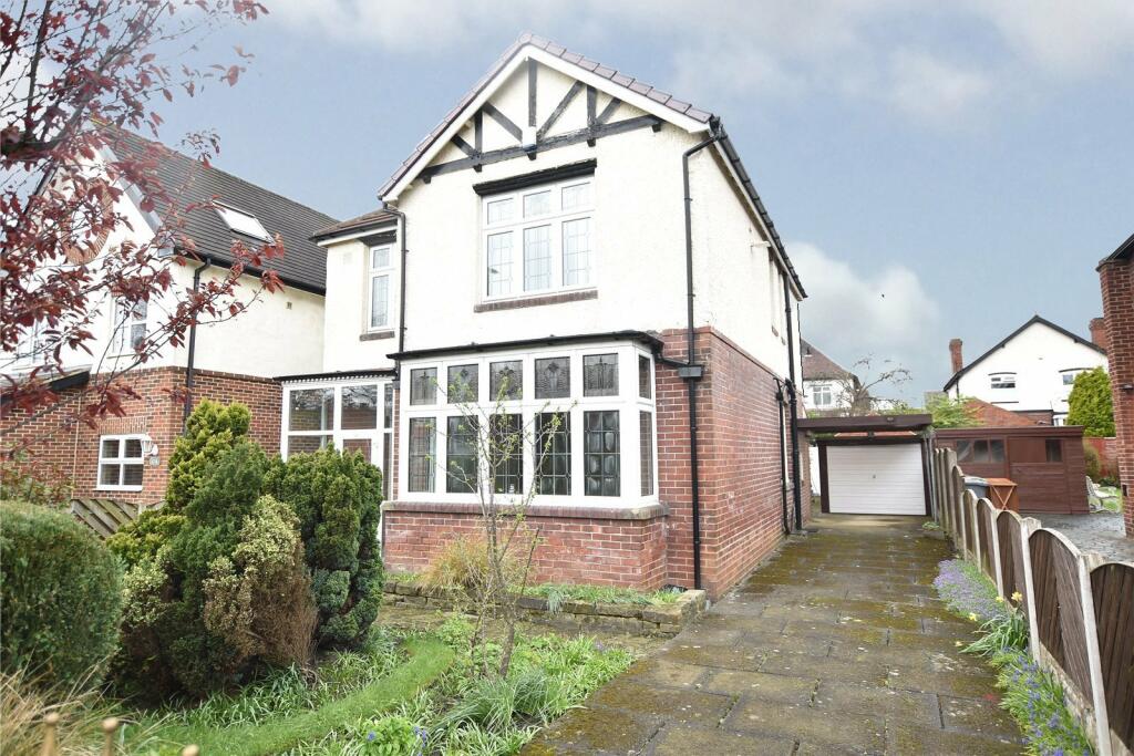 4 bedroom detached house for sale in Park Avenue, Crossgates, Leeds
