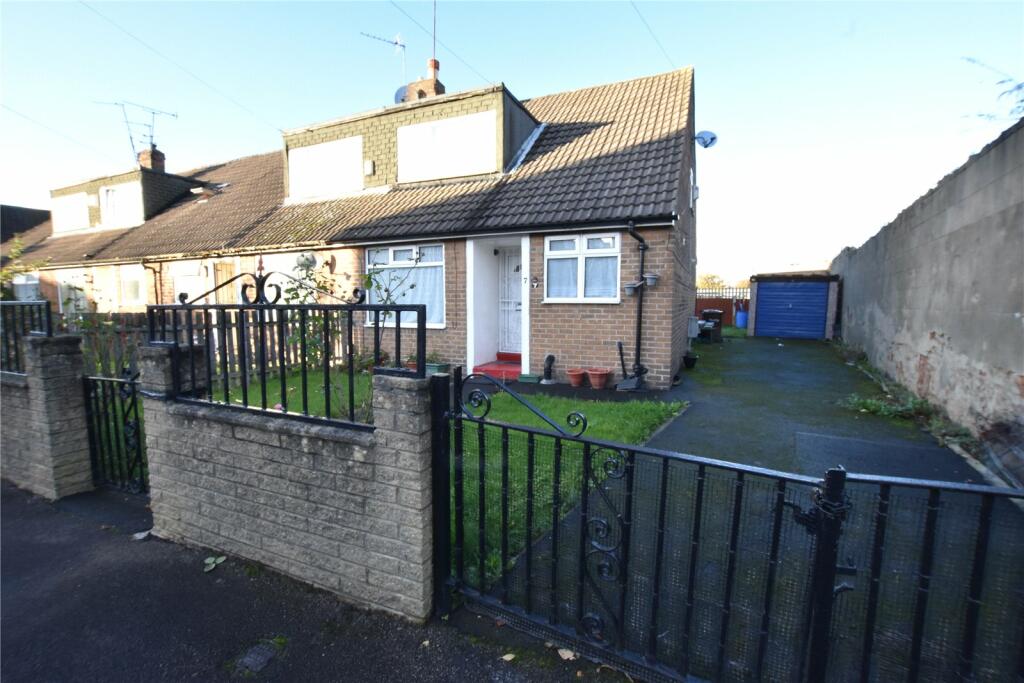 2 bedroom terraced house for sale in Walford Road, Leeds, West