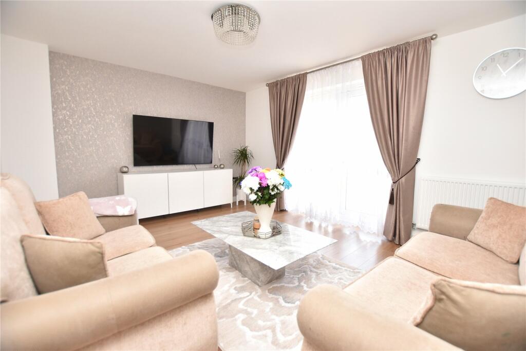 3 bedroom semidetached house for sale in Blencarn Crescent, Seacroft