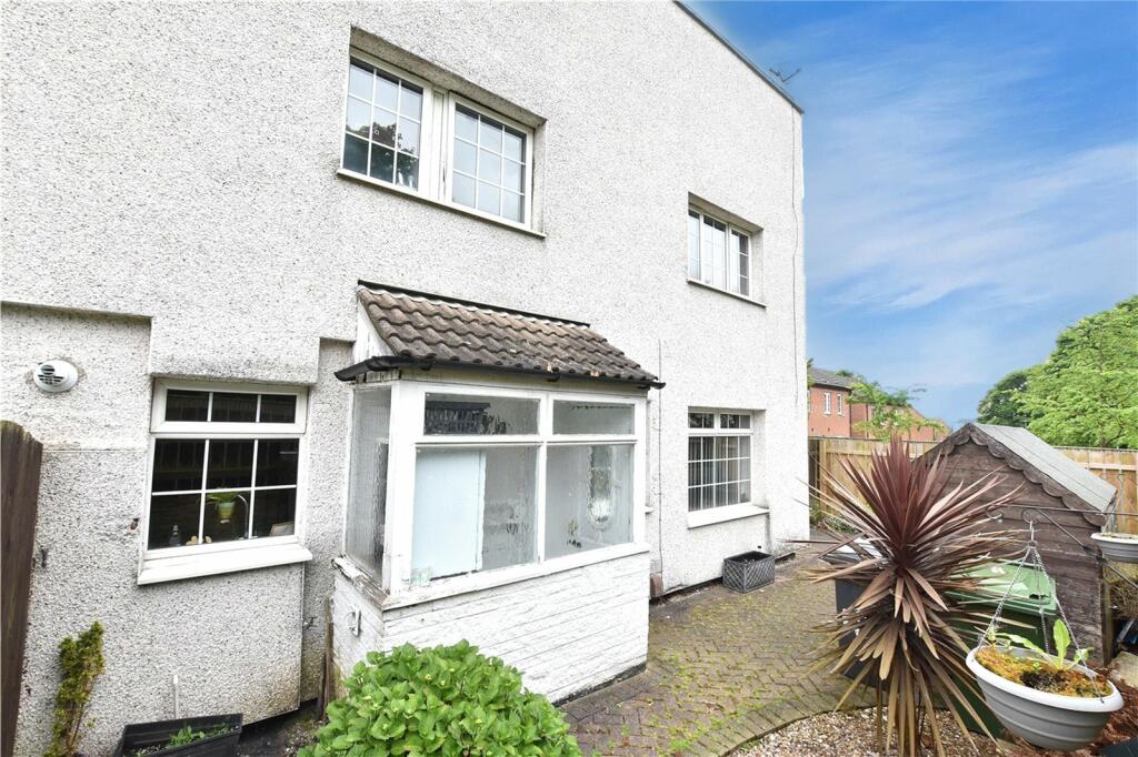 3 bedroom end of terrace house for sale in Baildon Place, Leeds, West