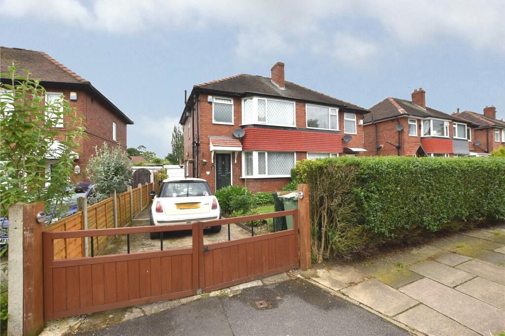 3 bedroom semidetached house for sale in Pendas Way, Crossgates, Leeds