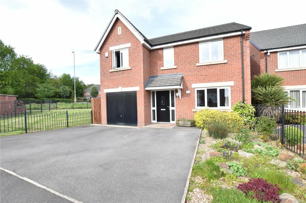 4 bedroom detached house for sale in Ethel Jackson Road, Crossgates, Leeds, West Yorkshire, LS15