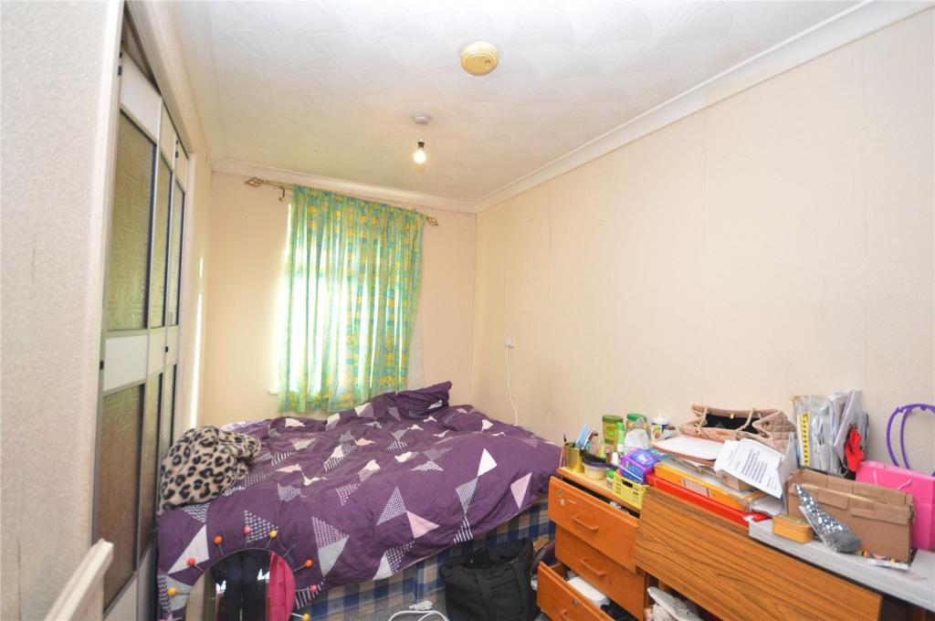 2 bedroom apartment for sale in Flaxton Gardens, Leeds, West Yorkshire