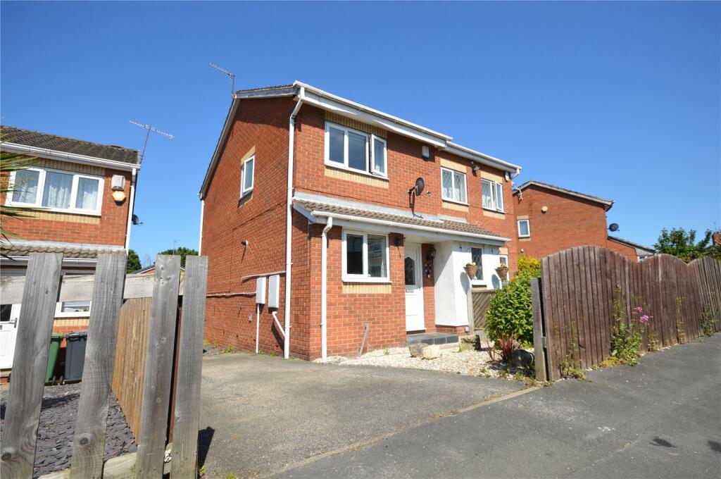 3 bedroom semidetached house for sale in Leasowe Road, Leeds, LS10