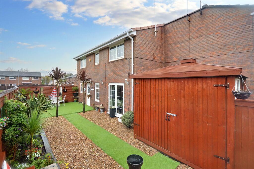 3 bedroom end of terrace house for sale in Sussex Place, Leeds, West