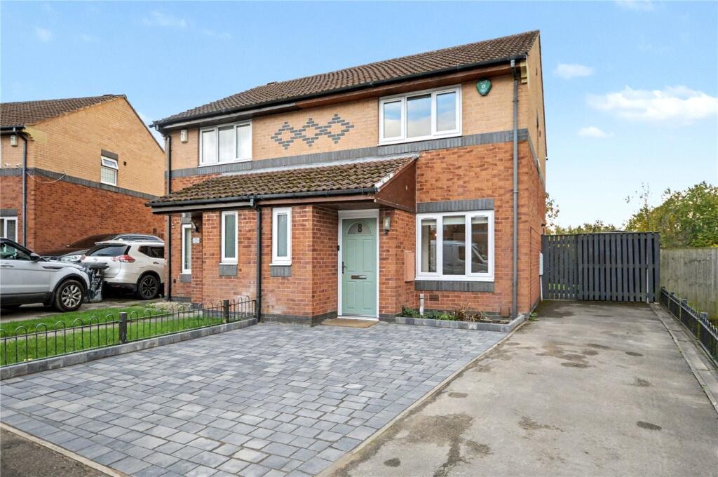 Main image of property: The Clearings, Leeds, West Yorkshire
