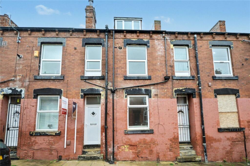 Main image of property: Upper Woodview Place, Leeds, West Yorkshire
