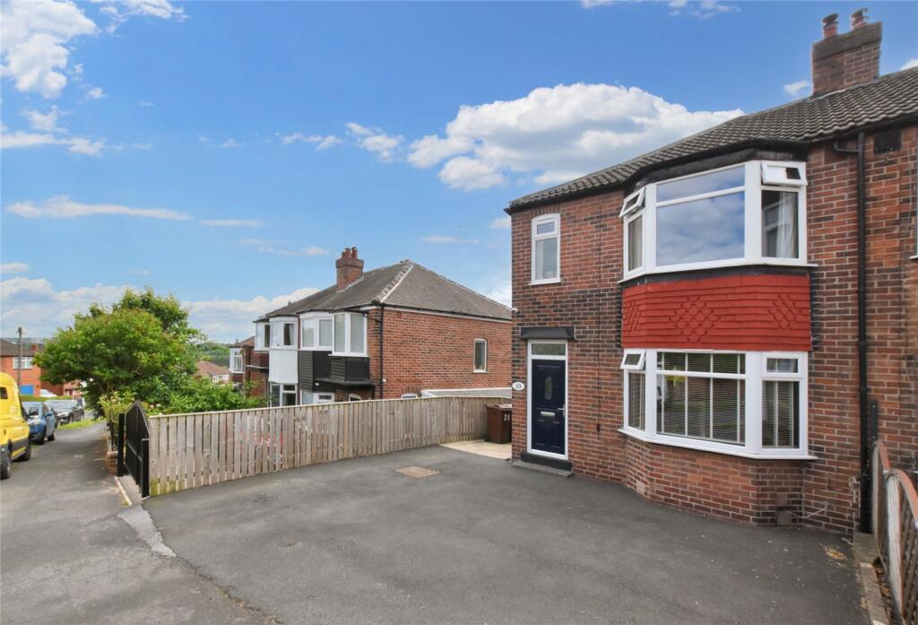 3 bedroom semidetached house for sale in Eden Mount, Leeds, West