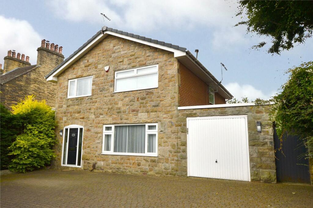 4 bedroom detached house for sale in Mount Pleasant Road, Pudsey, West Yorkshire, LS28
