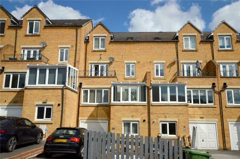 4 bedroom town house for sale in Post Hill Gardens, Pudsey, LS28