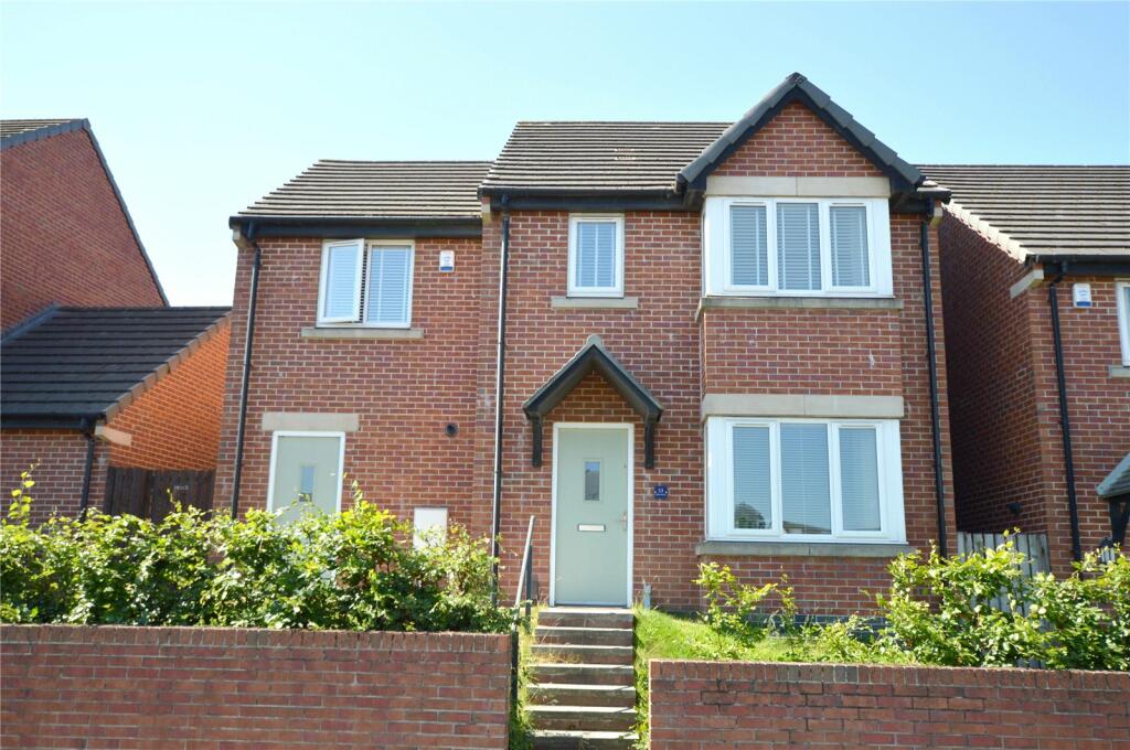 4 bedroom detached house for sale in Uppermoor, Pudsey, West Yorkshire