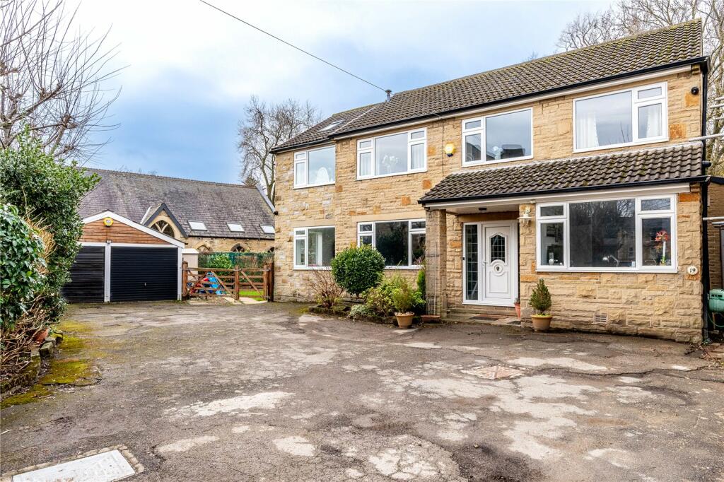 4 bedroom detached house for sale in Crawshaw Road, Pudsey, West