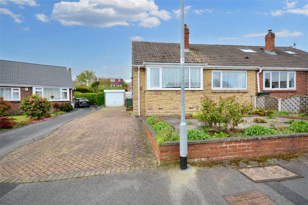 2 bedroom bungalow for sale in Carr Hill Grove, Calverley, Pudsey, West