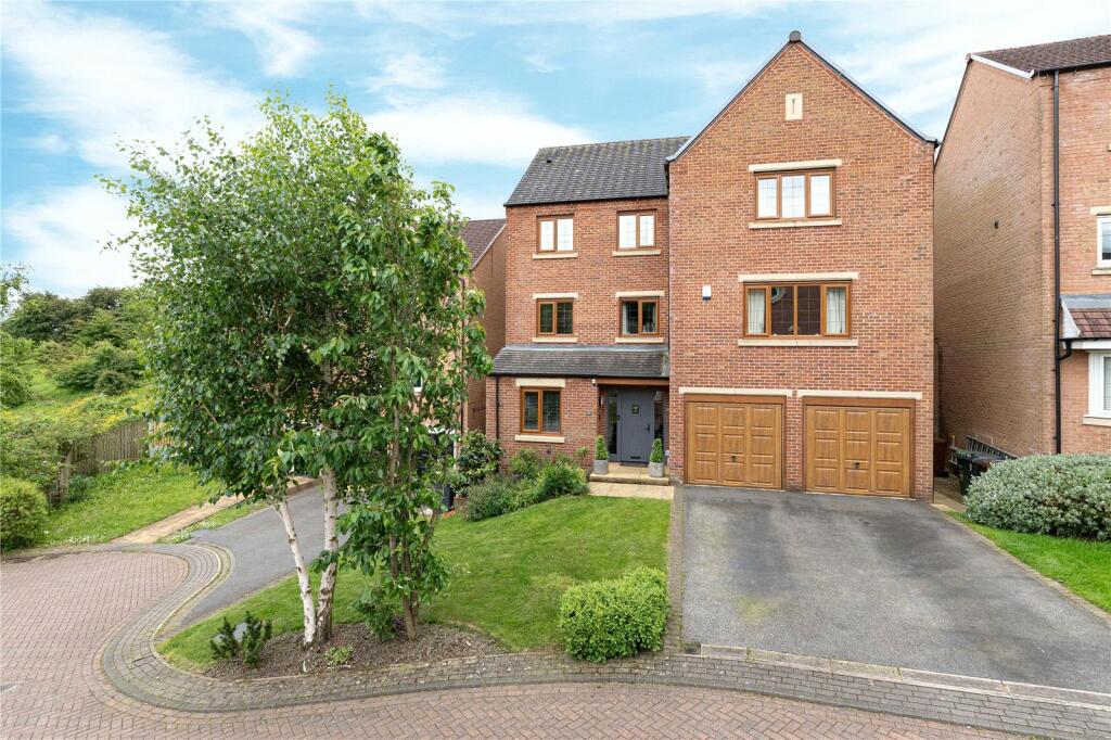 5 bedroom detached house for sale in Post Hill View, Pudsey, West Yorkshire, LS28
