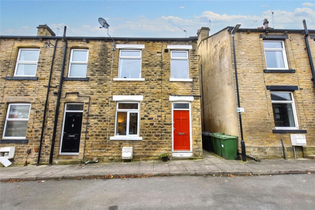 2 bedroom terraced house for sale in Gilbert Street, Farsley, Pudsey