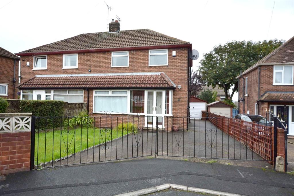 3 bedroom semidetached house for sale in Priestley Gardens, Pudsey