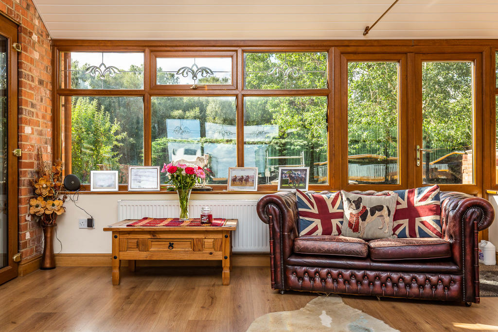 4 bedroom detached house for sale in Green Tree Stables, Stainforth