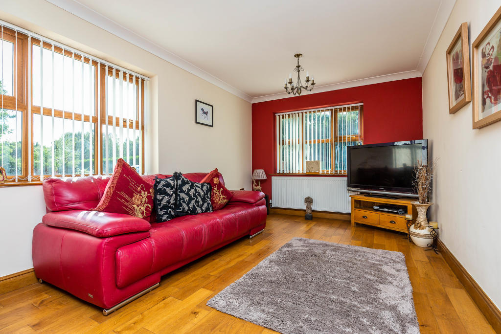 4 bedroom detached house for sale in Green Tree Stables, Stainforth