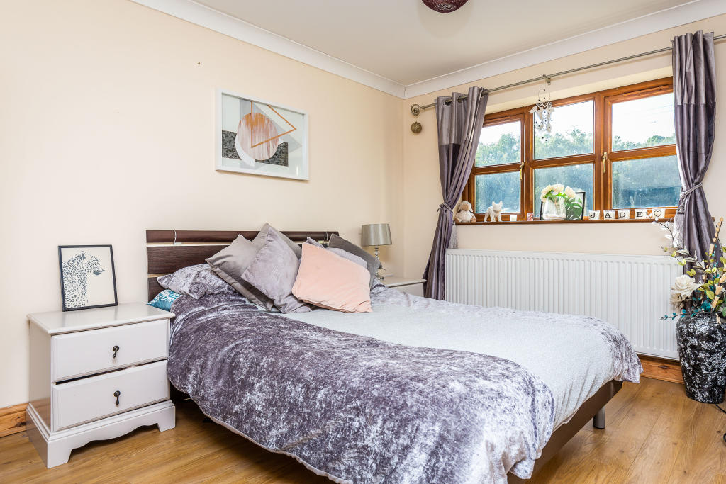 4 bedroom detached house for sale in Green Tree Stables, Stainforth