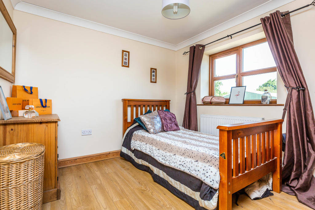 4 bedroom detached house for sale in Green Tree Stables, Stainforth