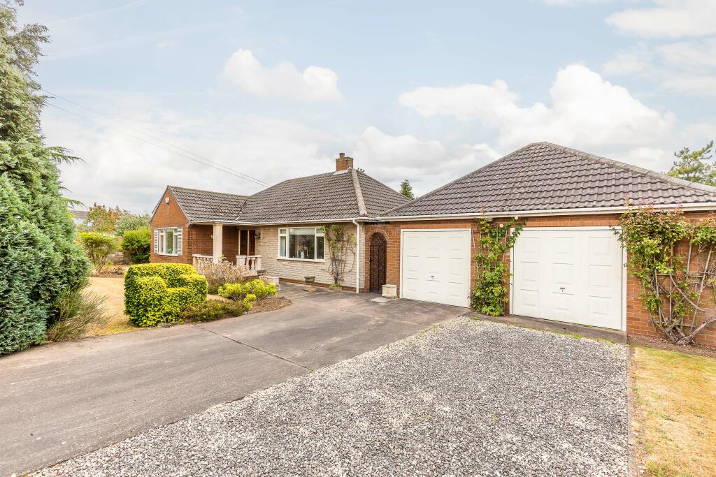 3 bedroom detached bungalow for sale in Stonehaven & Building Plot, 21