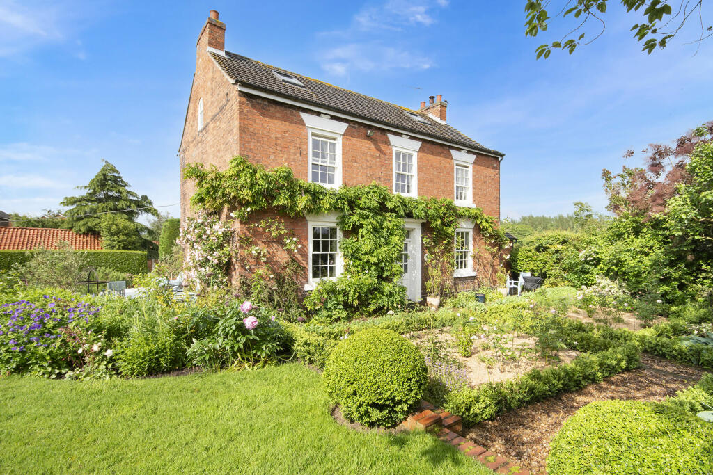 4 bedroom detached house for sale in Cherry Tree Farm, Town Street