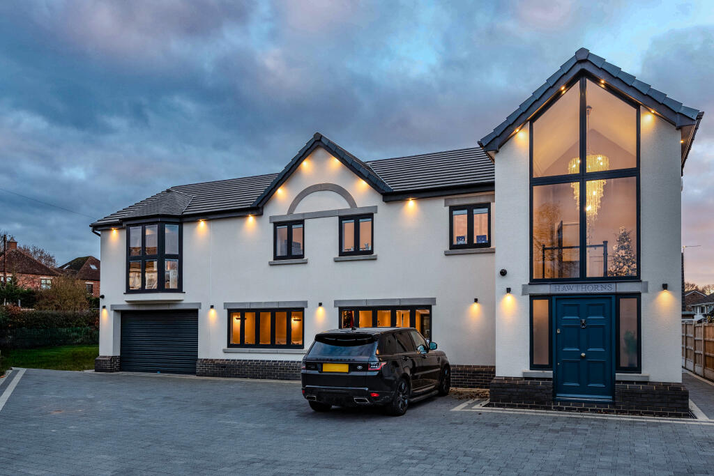 Main image of property: Hawthorns, Littleworth Lane, Rossington, Doncaster, South Yorkshire, DN11 0HD