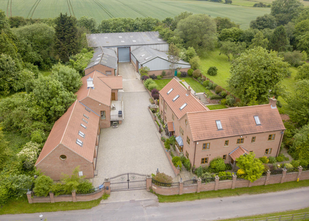 8 bedroom detached house for sale in Valley Farm, Middle Bridge Road