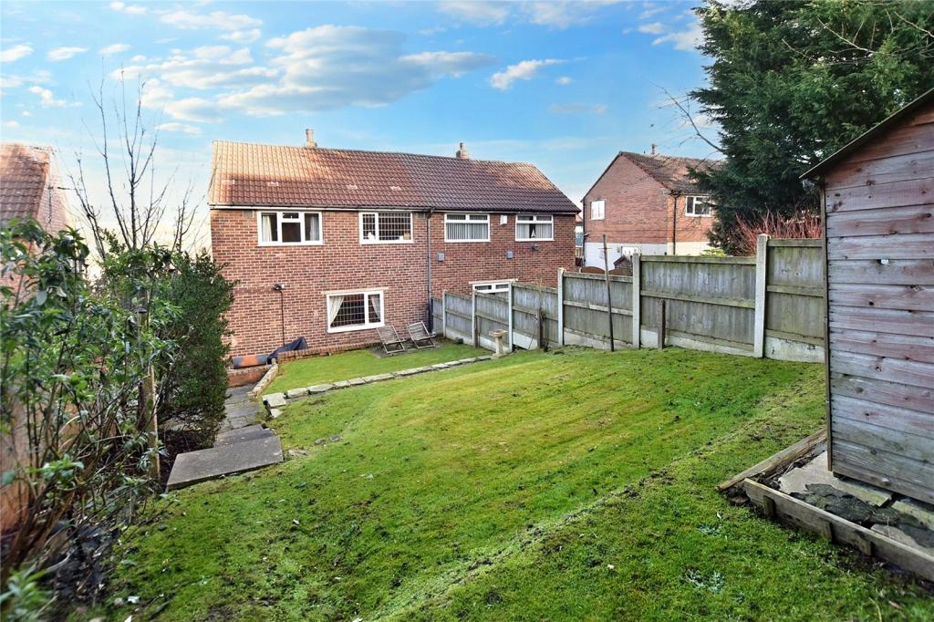 3 bedroom semidetached house for sale in St. James Walk, Horsforth
