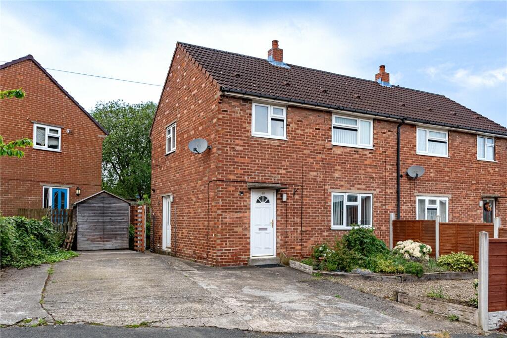 3 bedroom semidetached house for sale in King Avenue, Horsforth