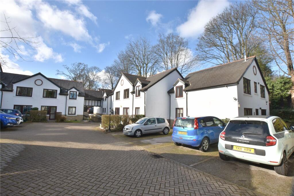 2 bedroom apartment for sale in Homegarth House, Wetherby Road, Roundhay, Leeds, LS8