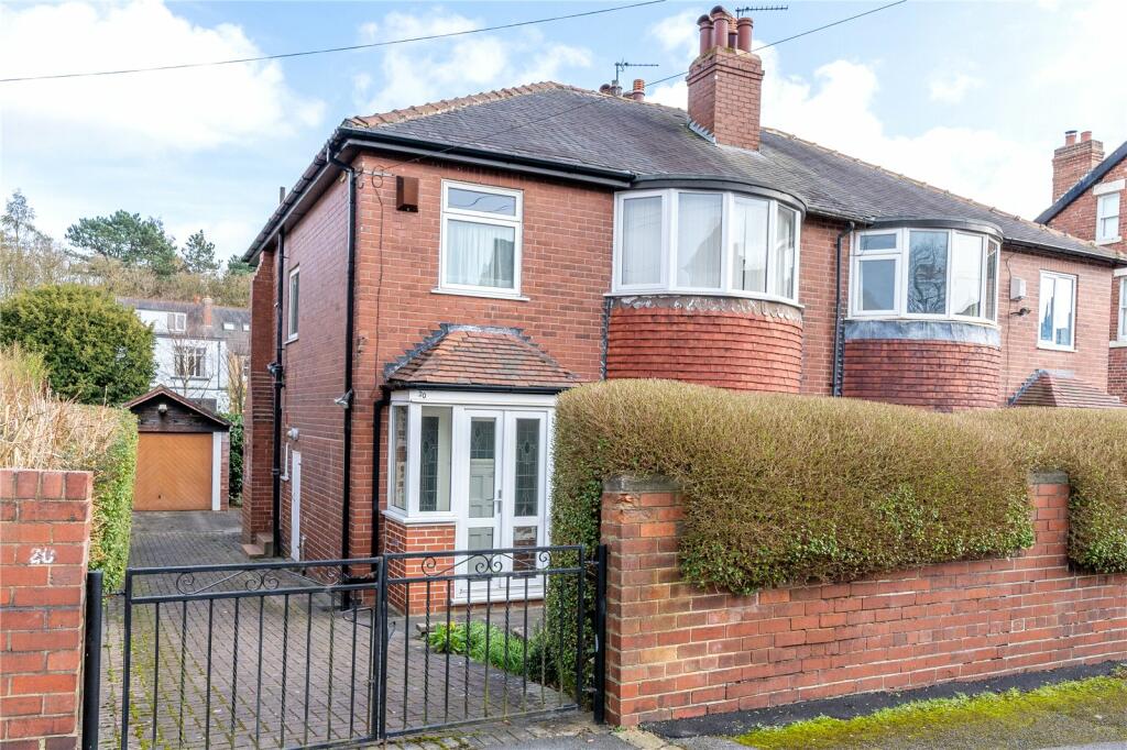 3 bedroom semidetached house for sale in Gledhow Wood Avenue, Roundhay