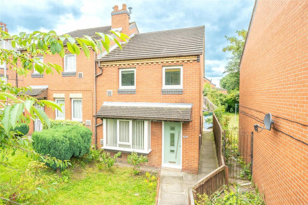 3 bedroom semidetached house for sale in Harehills Lane, Leeds, LS9