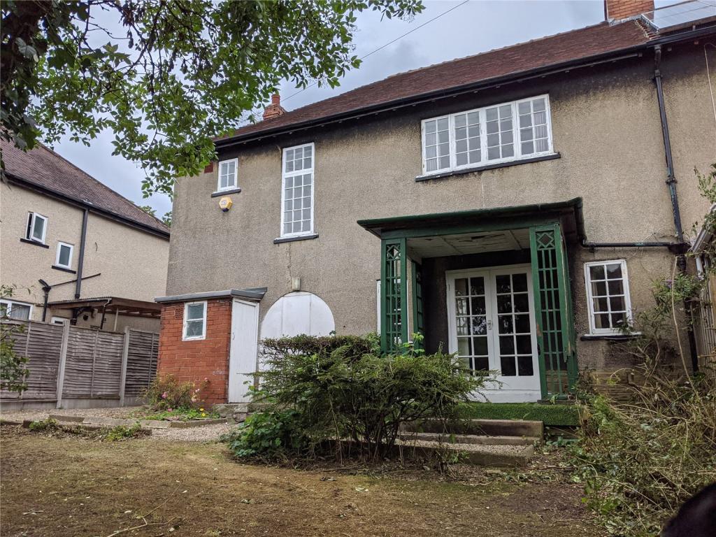 4 bedroom semidetached house for sale in Gledhow Lane, Roundhay, Leeds