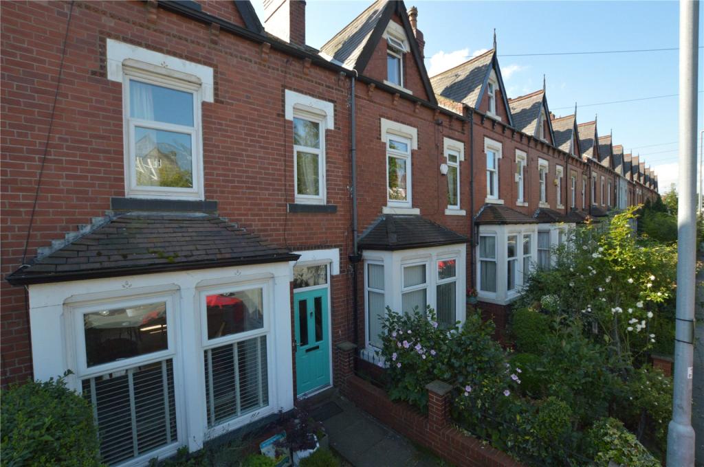 4 bedroom terraced house for sale in Potternewton Lane, Chapel Allerton