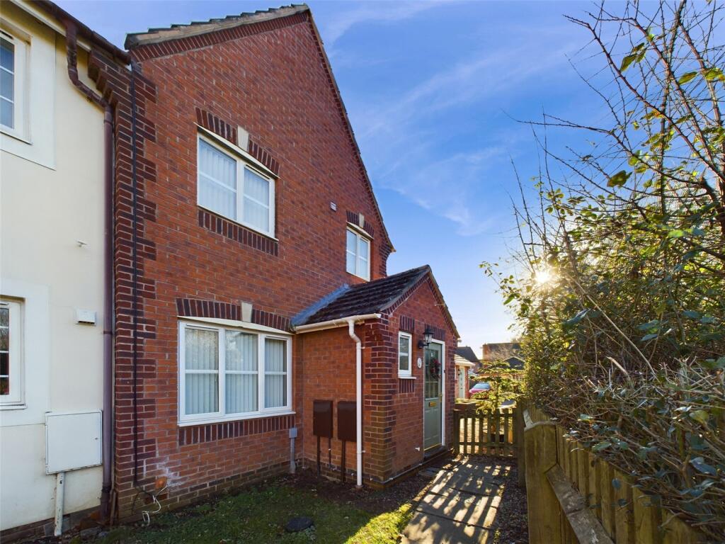 3 bedroom end of terrace house for sale in Hobhouse Gardens, Worcester, Worcestershire, WR4
