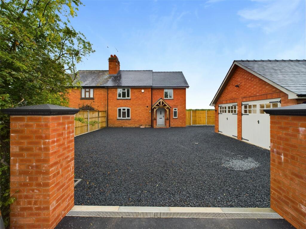 4 bedroom semi-detached house for sale in Bath Road, Broomhall, Worcester, Worcestershire, WR5