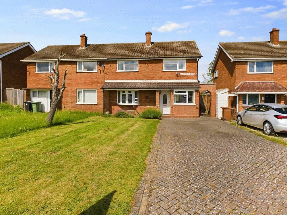 3 bedroom semidetached house for sale in Windermere Drive, Worcester