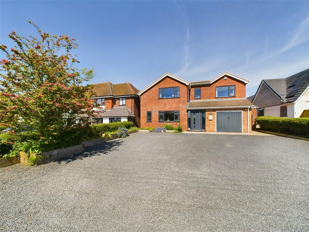 4 bedroom detached house for sale in Whittington, Worcester