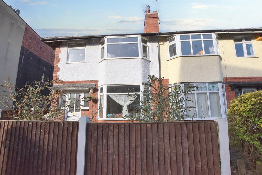 3 bedroom semidetached house for sale in Moorfield Road, Leeds, West